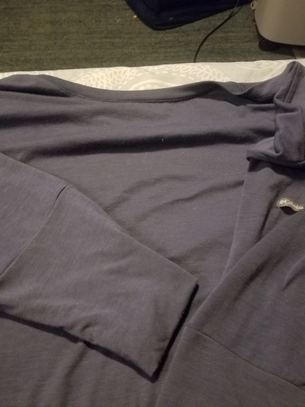 Columbia Womens Long Sleeved Out Door  Or Work Out Shirt Navy